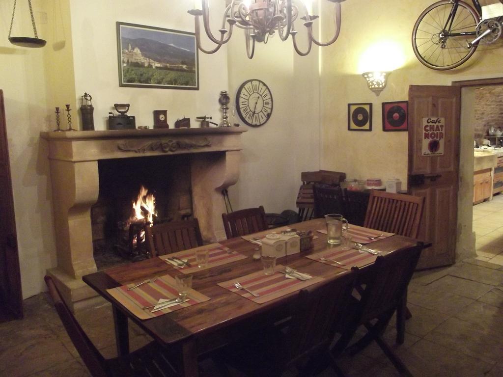 Mormoiron Chambres Et Table D'Hotes Au Brabo מראה חיצוני תמונה